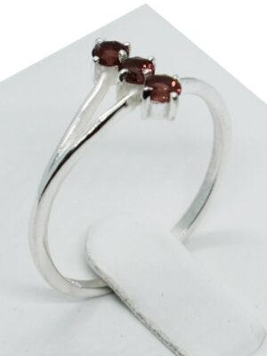 Silver Ring 3 Stones Garnet