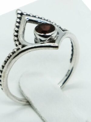 Silver Ring Garnet Round