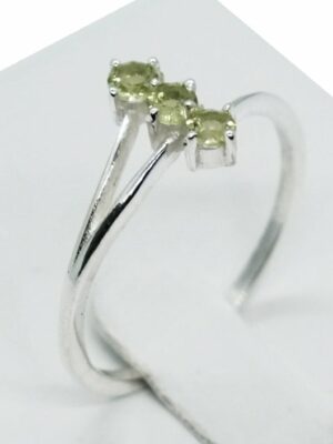 Silver Ring 3 Stones Peridot