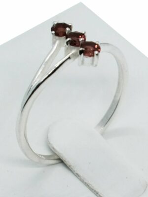 Silver Ring 3 Stones Garnet