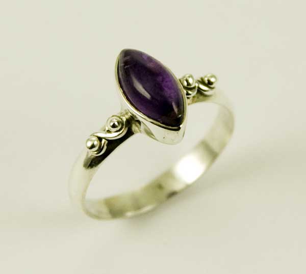 Ring Silver Raised Amethyst Stone