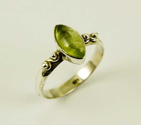 Ring Silver Raised Peridot Stone