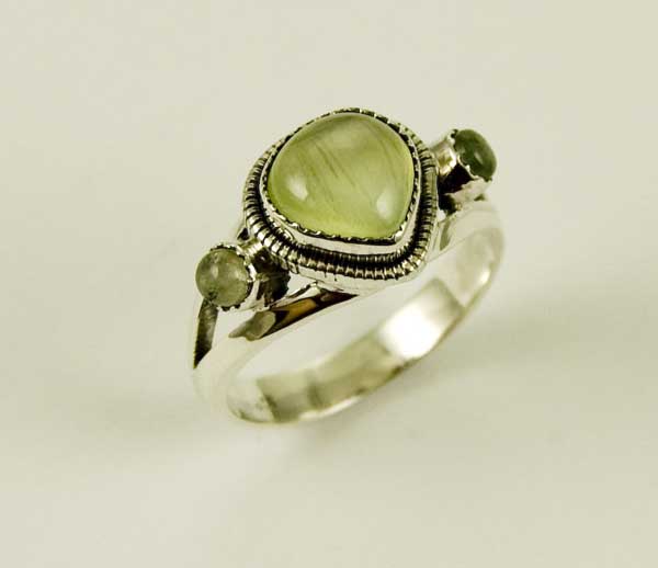 Ring Triple Peridot Stone