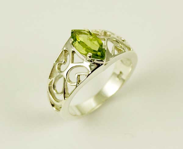 Ring Silver Peridot With Butterfly Cut Sides