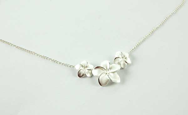 Necklace Flowers With Stones 18 Inch